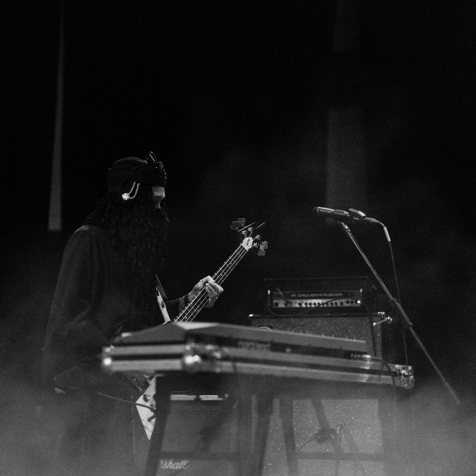 Wyatt E. est un groupe belge de drone/doom metal formé en 2015, réputé pour ses compositions hypnotiques et atmosphériques inspirées des civilisations anciennes, notamment la mythologie mésopotamienne. - Image 3